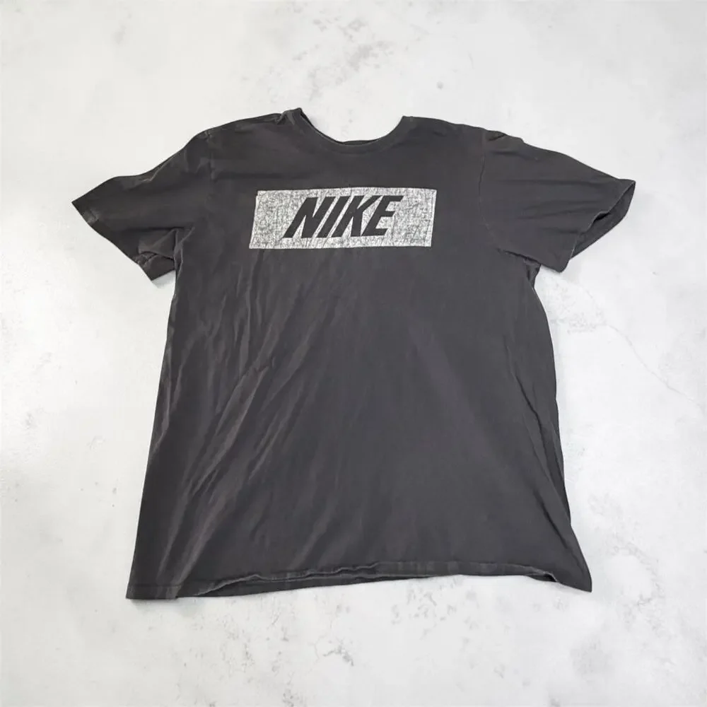 Nike Men’s Athletic Cut Box Logo Graphic T-Shirt